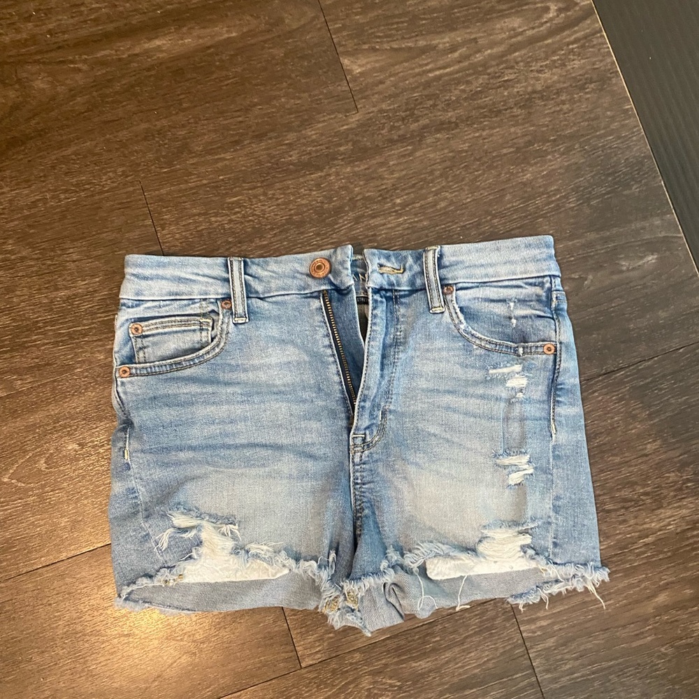 American eagle size 4 shorts. Light wash. Distressed. Like new